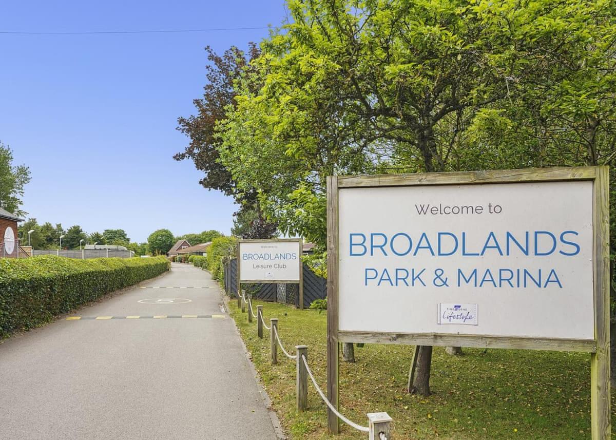 Hotel Broadlands Park And Marina Pakefield Exteriér fotografie